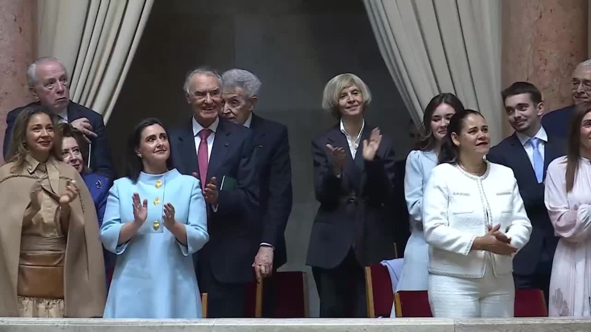 Seguro jura el cargo sobre la Constitución y promete ser el presidente de todos los portugueses