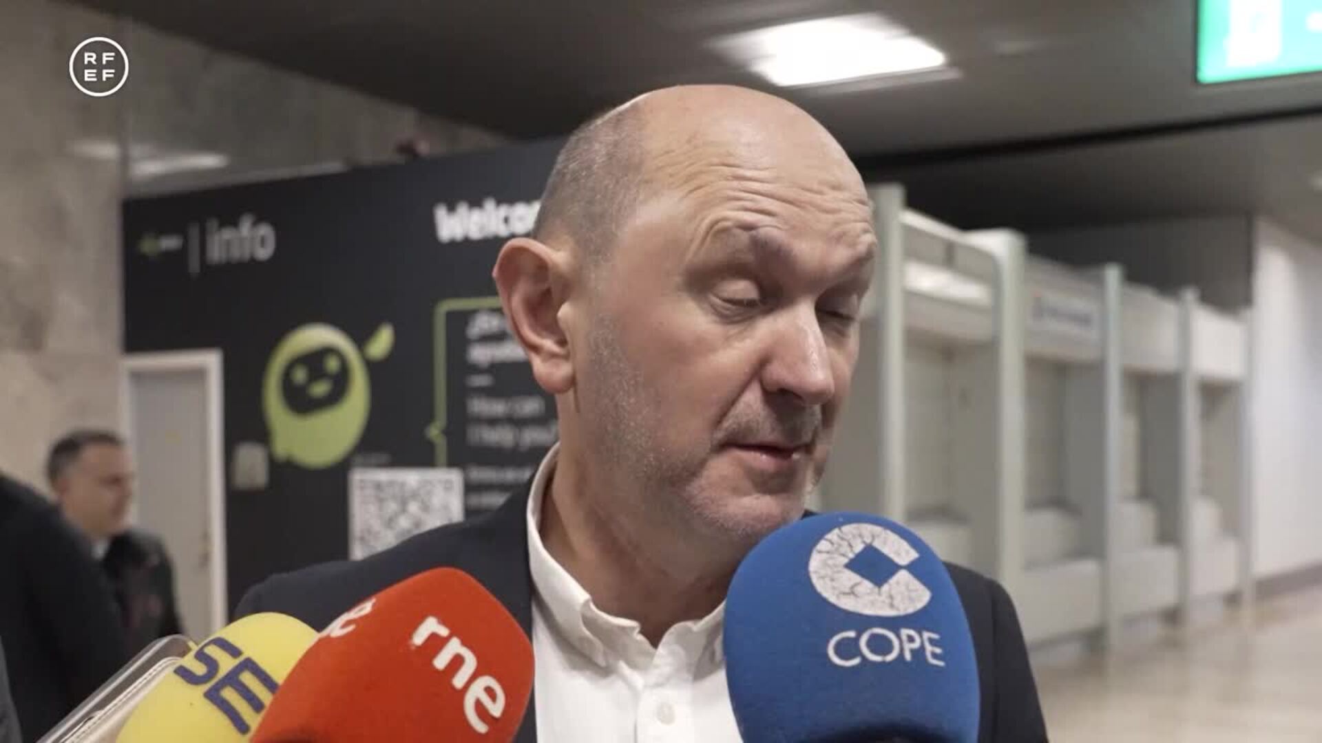 El avión fletado por la RFEF en Arabia Saudí para evacuar a españoles llega a Madrid