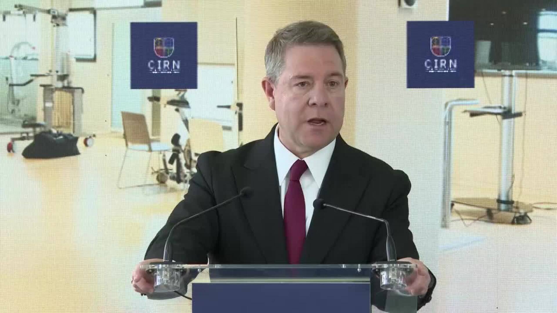 Page abre la puerta a negociar la carrera profesional sanitaria y confía en la sensatez