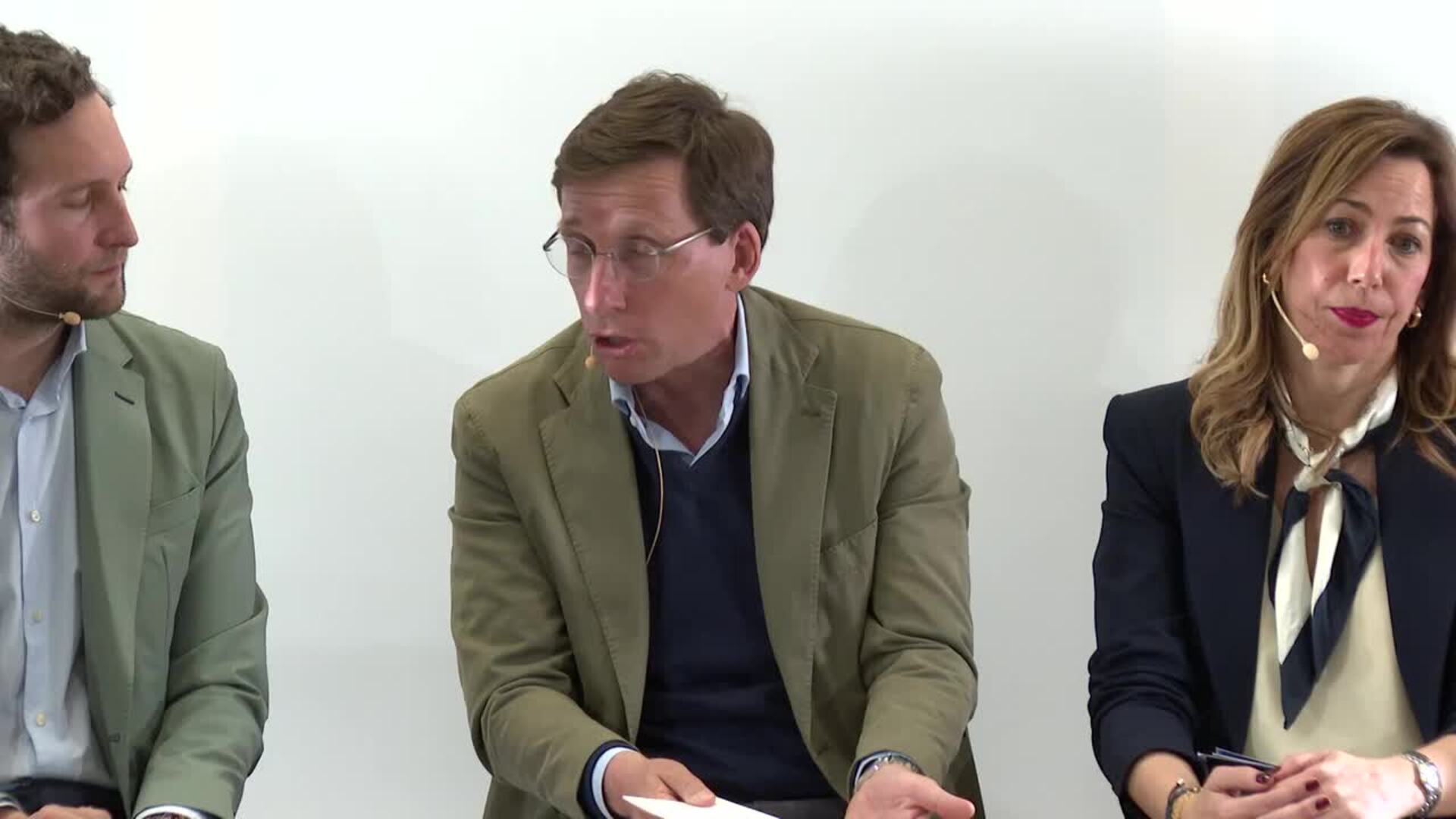 Almeida asegura que Sánchez ha dicho "sí a la guerra y un no a los ayuntamientos"