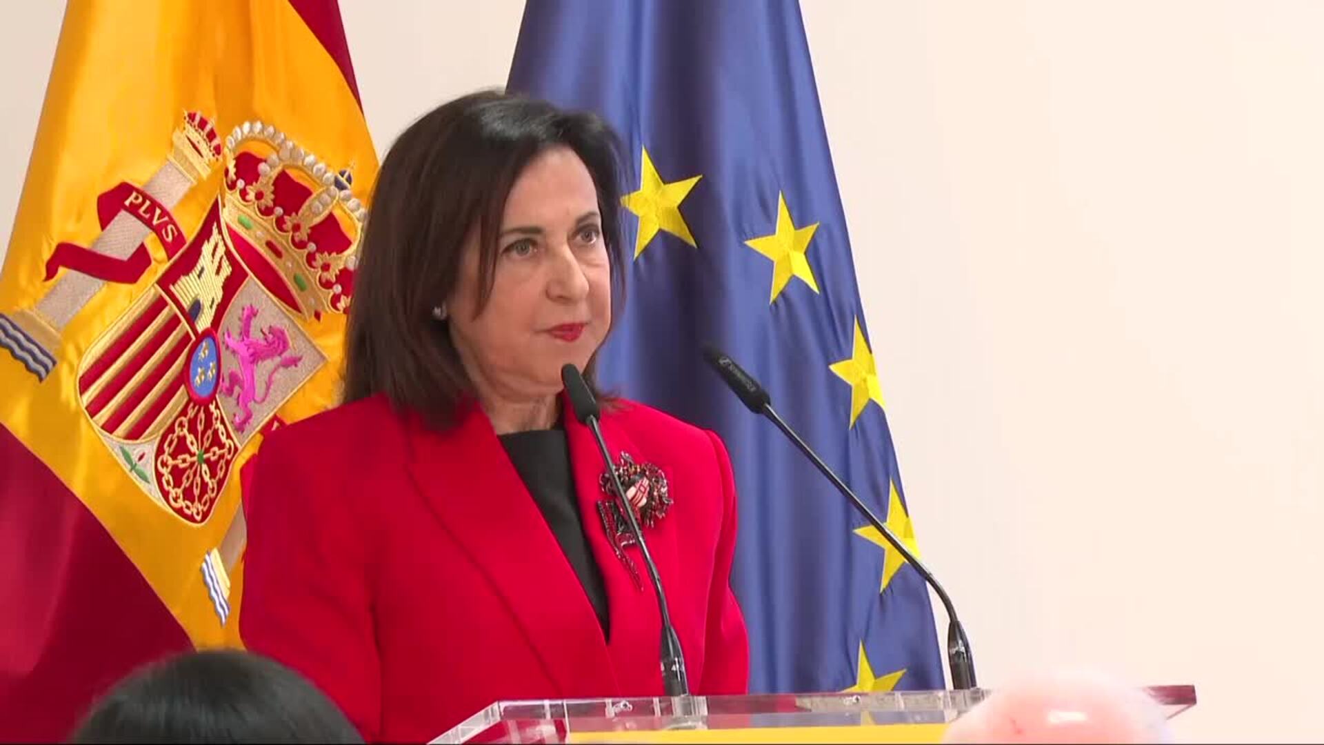 Robles concede el premio 'Soldado Idoia' a la cabo primero Adelina Torres