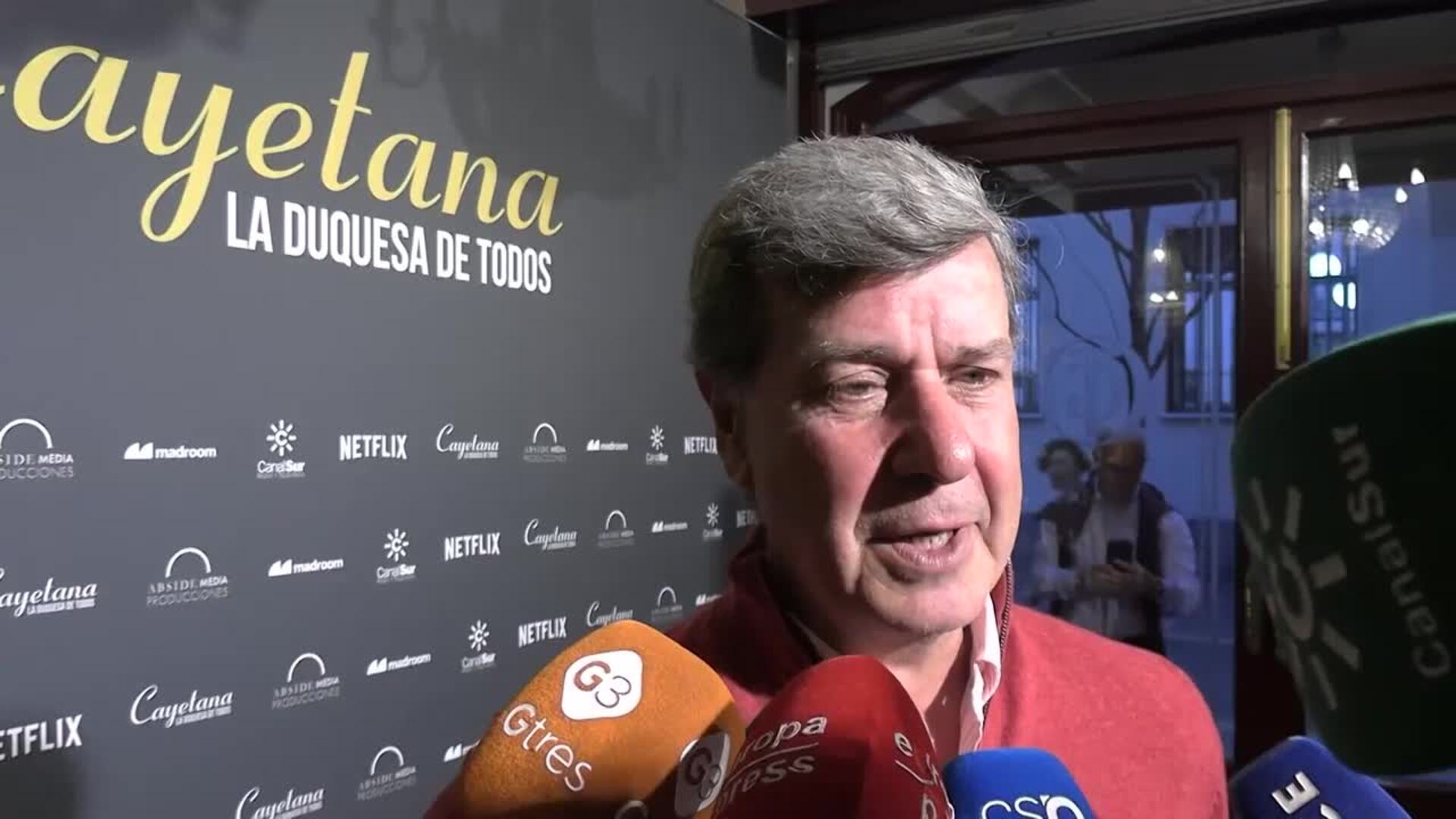 Cayetano Martínez de Irujo, arropado por Eugenia y numerosos famosos en el homenaje a su madre