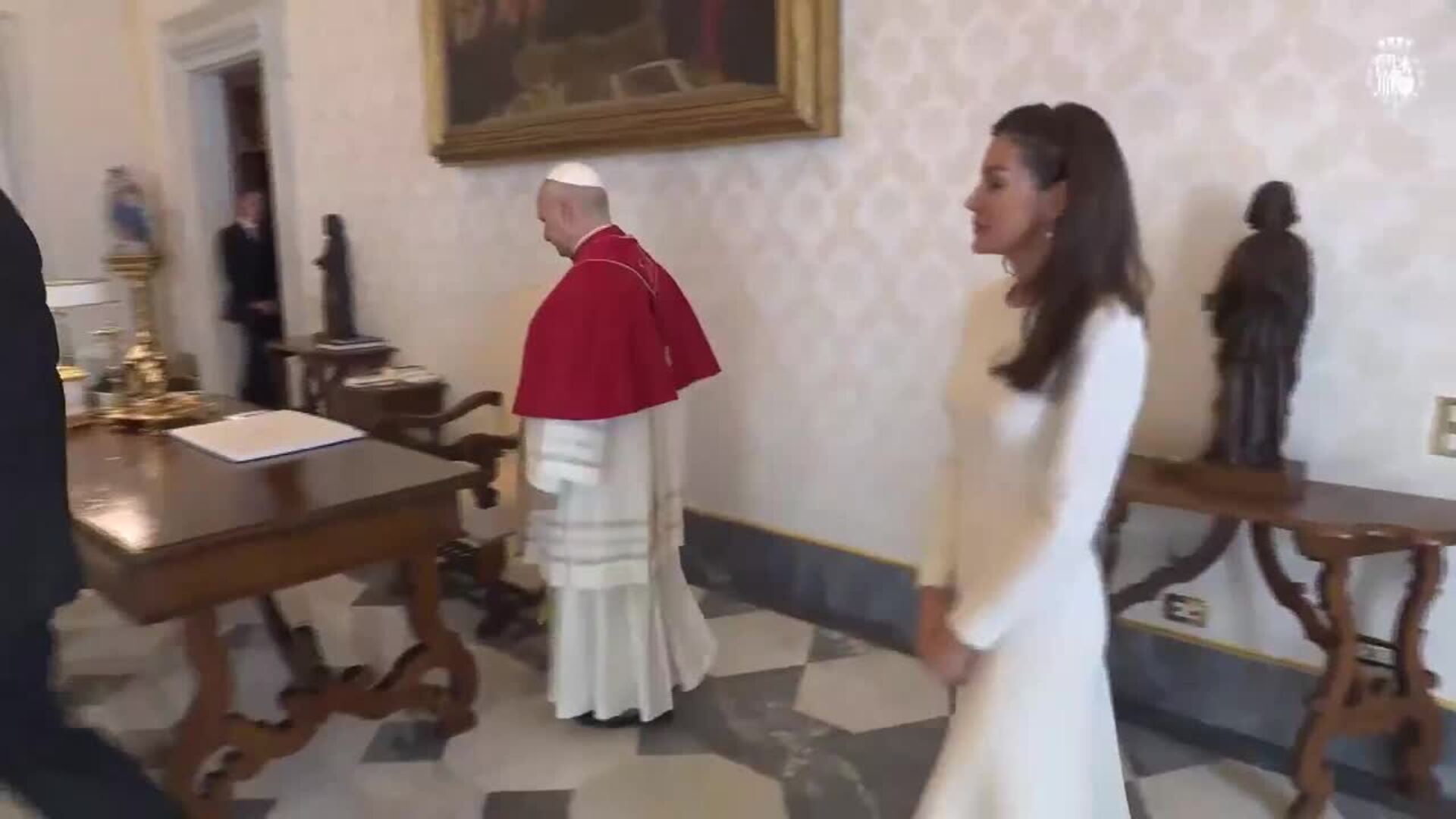 Los Reyes Felipe VI y Letizia se reúnen con el Papa León XIV en su biblioteca privada