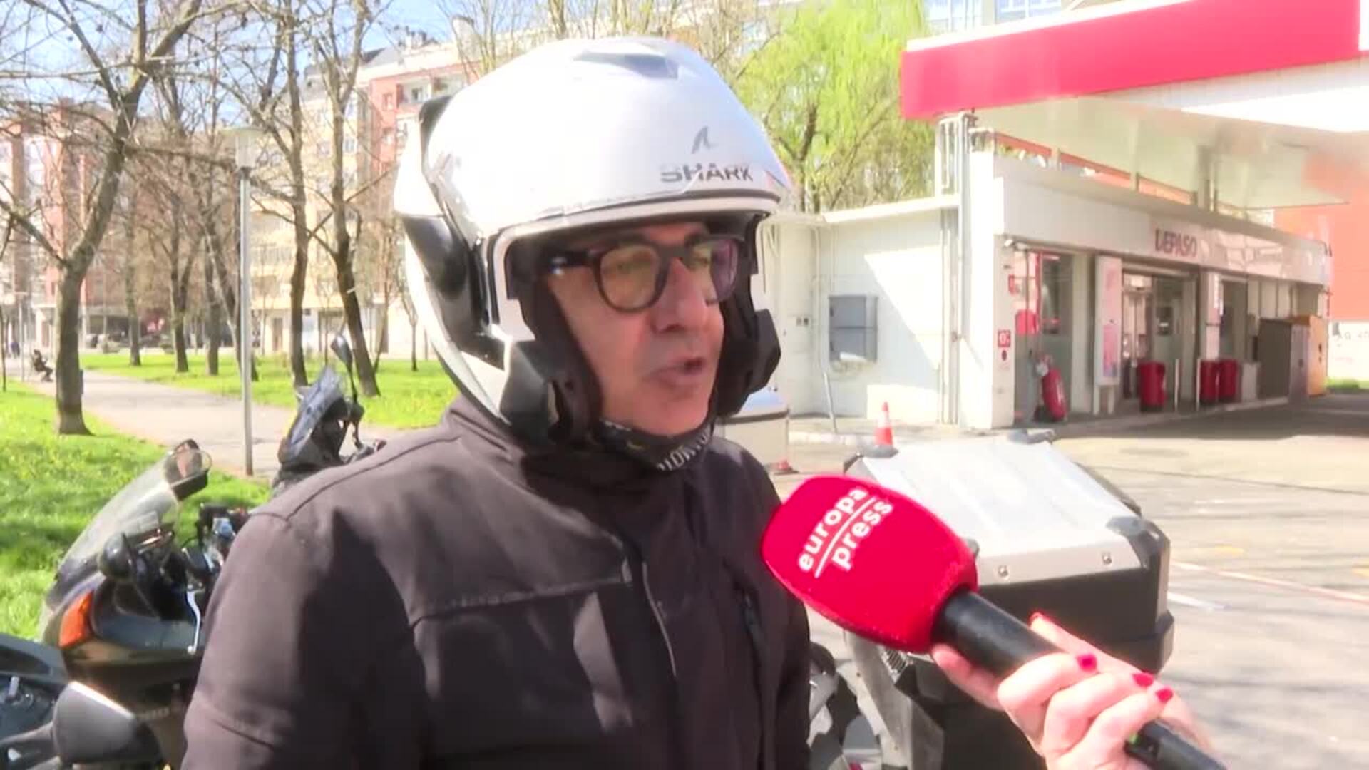 Los ciudadanos comienzan a notar las medidas del plan anticrisis en los carburantes