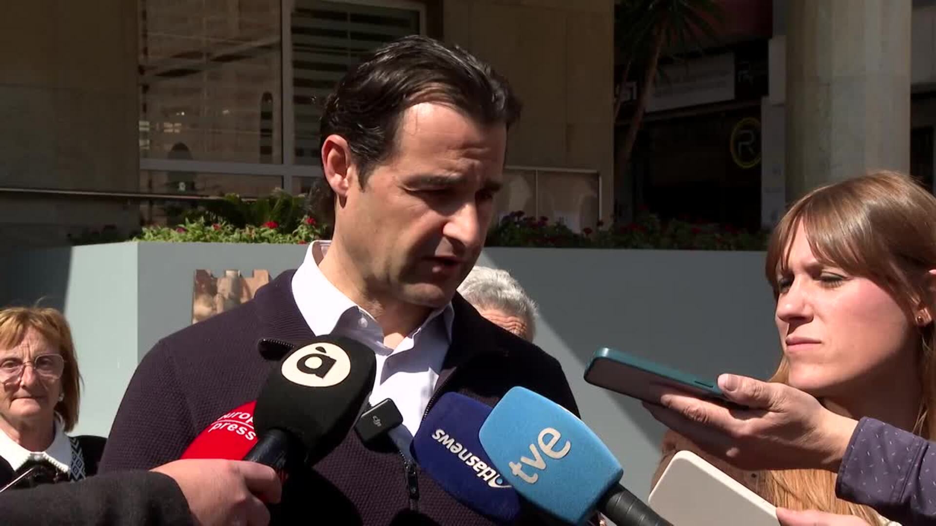 Conmoción en Torrevieja tras el minuto de silencio por el crimen de la menor de tres años