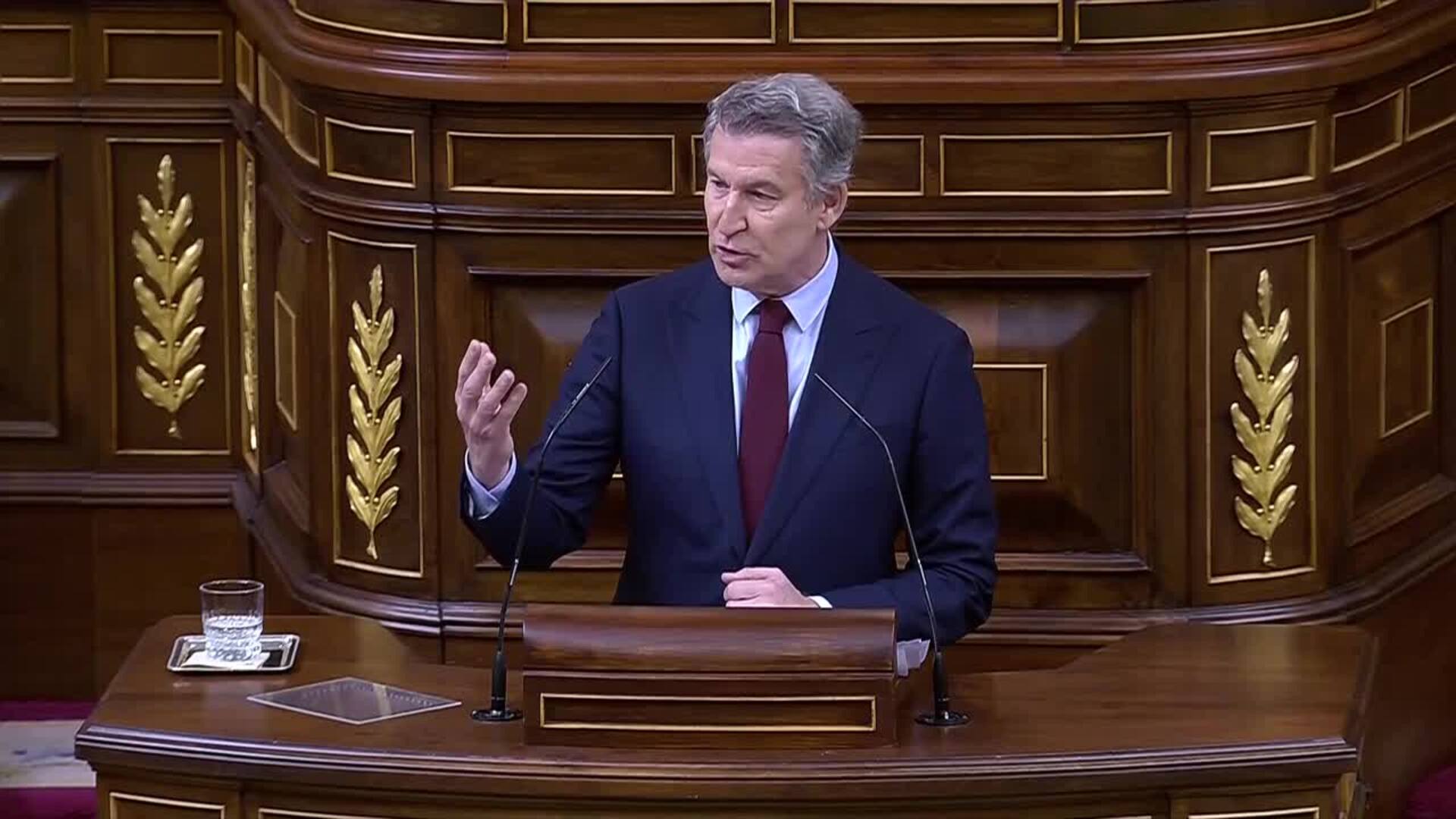 Feijóo llama a Sánchez "trilero" y "pacifista de pacotilla"