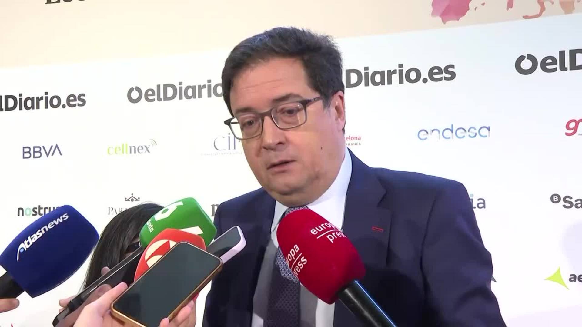 López avanza que en la primera quincena de abril arranca la jornada de 35 horas en la AGE