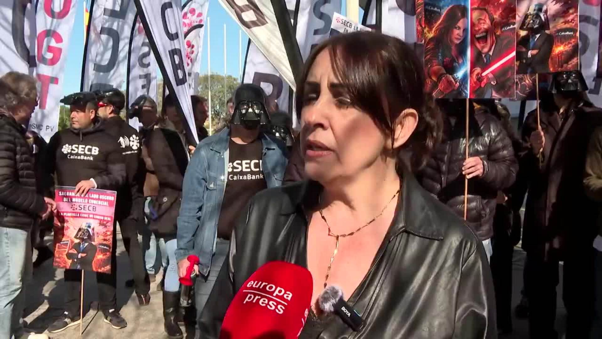 Sindicatos de CaixaBank se concentran para denunciar la "presión comercial" a la plantilla