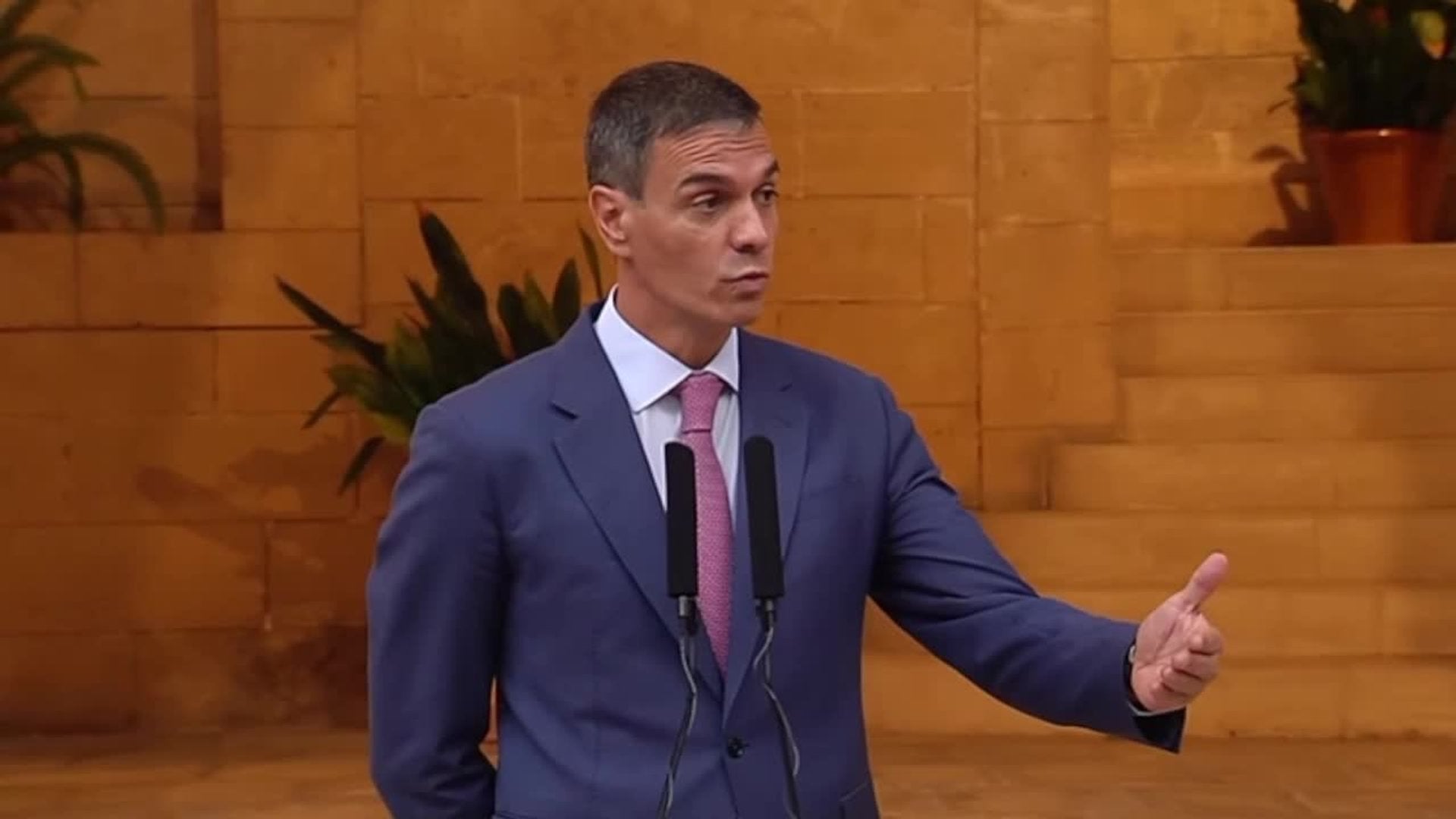 Sánchez justifica el indulto "parcial" a Borrás y niega que busque el apoyo de Junts a los PGE