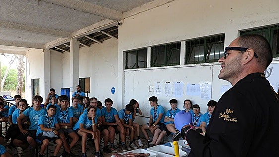 Fedexcaza acerca la actividad cinegética a un centenar de jóvenes scouts en Caparica
