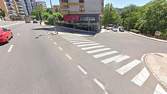 Un herido con fractura de tibia y otro leve en Cáceres al ser arrollados por un patinete en Hernán Cortés