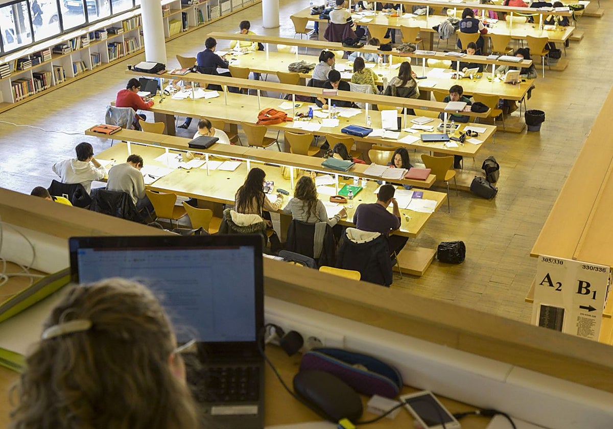 La mitad de las 12.500 preinscripciones que recibe la UEx se concentran en cuatro carreras | Hoy