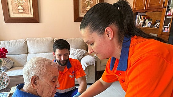 Plasencia estrena un servicio que lleva el hospital hasta el domicilio de los pacientes