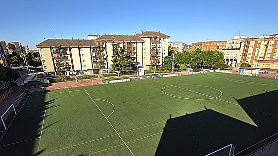 El CP Don Bosco de Badajoz podrá usar el campo de fútbol de los Salesianos una temporada más