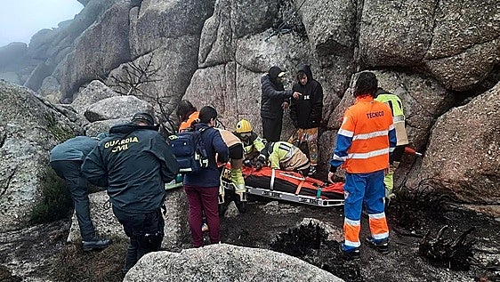 Rescatado un escalador que había quedado suspendido en la vía ferrata del Cancho de la Muela de La Garganta