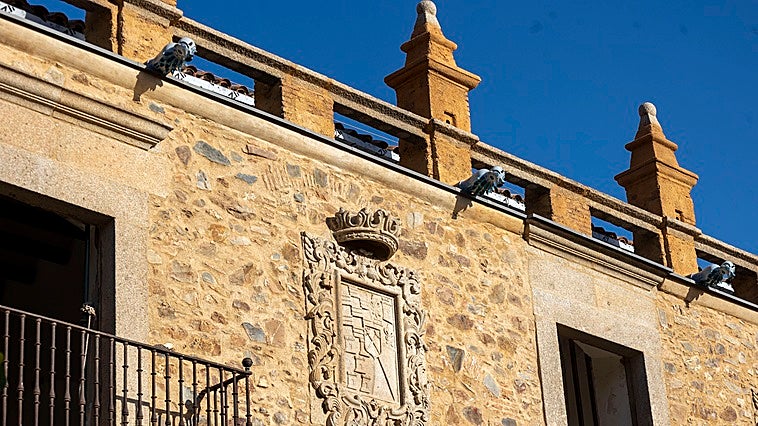 17 gárgolas del Palacio de las Veletas serán conservadas en el Museo de Cáceres y se colocarán réplicas en el exterior