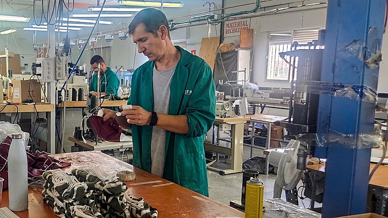 La fábrica de paracaídas de Zarza Capilla amplía su producción a Siruela