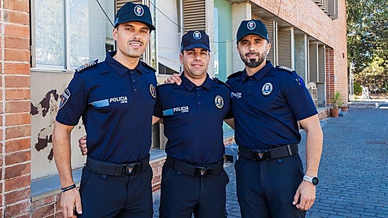 Tres futuros policías extremeños salvan a un joven que quedó atrapado en su coche en llamas