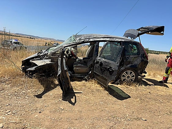 Una mujer queda atrapada en su coche tras sufrir un accidente en la N-432 entre Berlanga y Ahillones