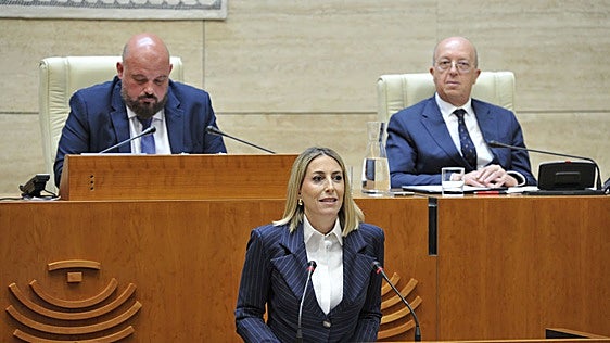 El presidente de la Asamblea asume la tesis de la Junta y suspende el debate sobre el estado de la región