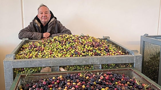 «Nací en Londres y en la cacereña sierra de Gata soy autosuficiente»