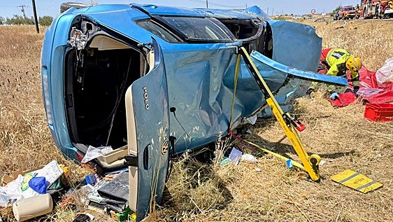 Herida al quedar atrapada en un vehículo tras un accidente en La Coronada