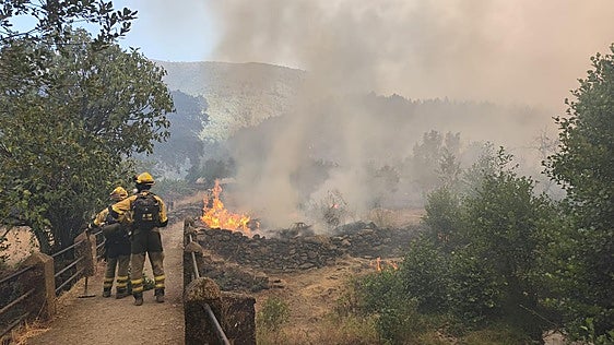 Imágenes de este miércoles del incendio en Las Hurdes