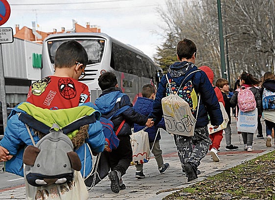 Educación licita otro contrato de emergencia para las rutas al no cubrirlas todas