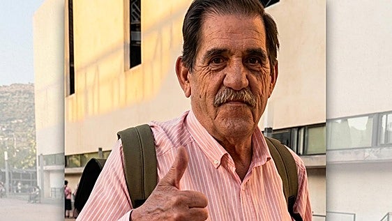 El universitario extremeño 'Abuelito en clase' anuncia que tiene cáncer de riñón