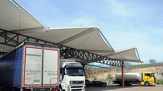 La Junta invierte 2,2 millones de euros para asegurar el futuro de los centros de transporte regionales