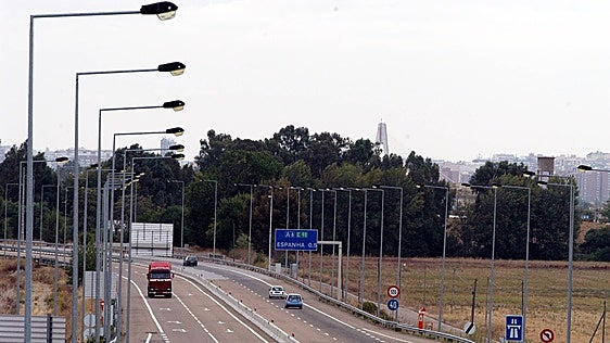 El Ministerio iluminará con luces ledes la A-5 a su paso por la frontera de Caya