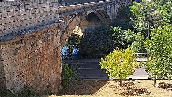 Urbanismo destina casi un millón de euros para arreglar el Puente Nuevo de Mérida