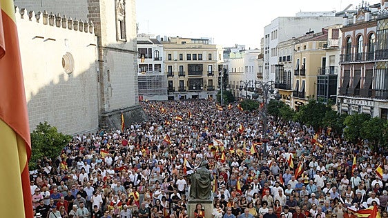 Concentraciones en Extremadura: la solidaridad y el apoyo al pueblo de Ceuta, en imágenes