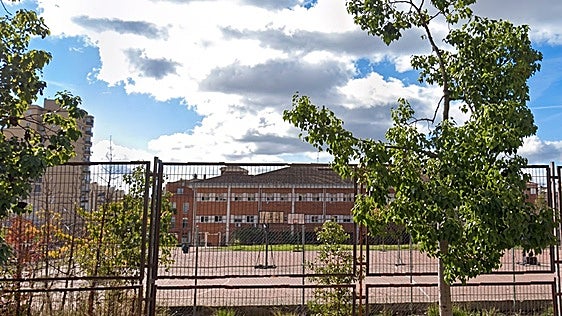 El edificio de Badajoz vacío tras la reunificación del IES San Fernando sigue sin uso