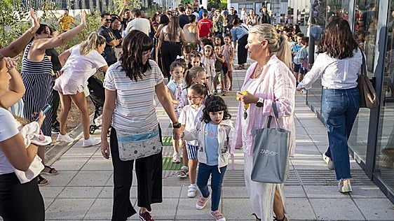 Las plantillas de los 27 colegios públicos y 12 institutos de Badajoz rozan los 2.200 docentes