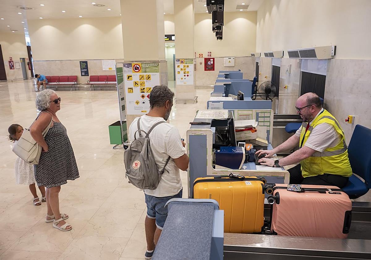 El aeropuerto de Badajoz recibirá 5,2 millones para seguridad y tecnología