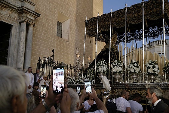 La Soledad procesiona como alcaldesa perpetua