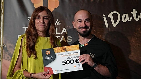 Daniel García, campeón regional de la tortilla de patatas en Villanueva de la Serena