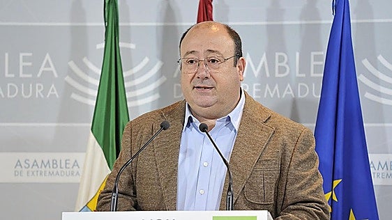 El consejero de Agricultura anuncia ayudas al cereal, arroz y apicultura pero advierte que no aceptará «presiones»