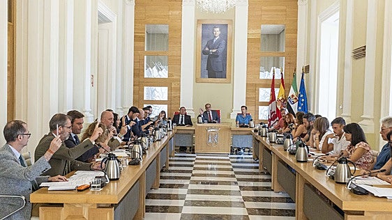 La rebaja del IBI y el impuesto de vehículos en Cáceres se aplicará en enero de 2027