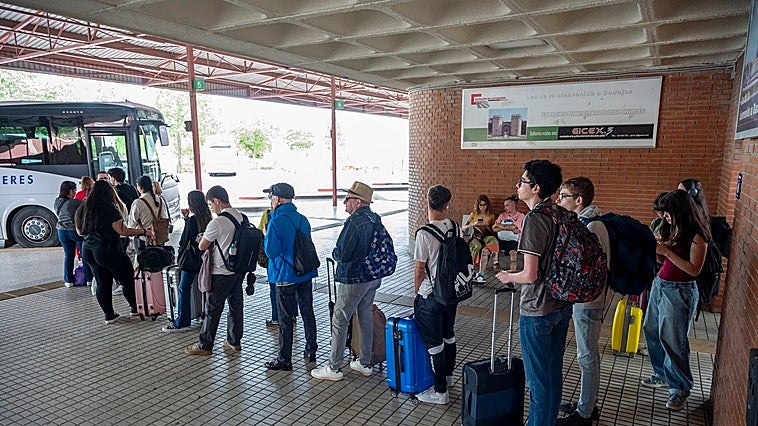 Rede Expressos suspende sin llegar a estrenar la nueva línea de autobús entre Badajoz y Portugal