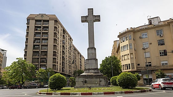 El expediente para declarar BIC la Cruz de los Caídos de Cáceres recibe un centenar de alegaciones