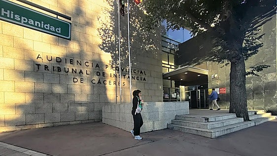 Condenada por amenazar con un cuchillo a la nueva pareja de su exmarido