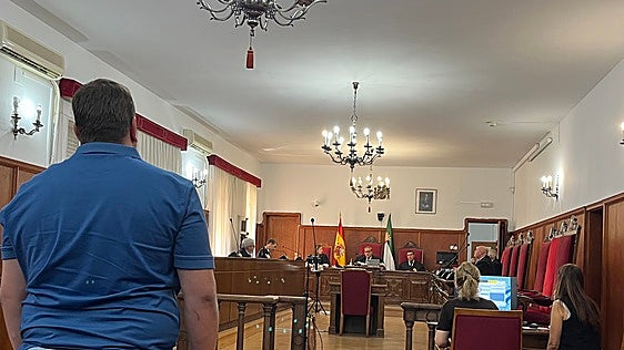 La Audiencia Provincial de Badajoz pide el ingreso en prisión de uno de los hombres que lanzó un cóctel molotov contra una casa