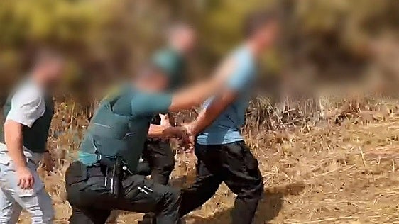 Detenidos los tres ocupantes de un coche robado tras una persecución de cien kilómetros