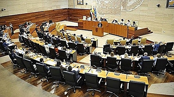 La vivienda, la sostenibilidad del SES y la industrialización de Campo Arañuelo a debate este jueves en la Asamblea