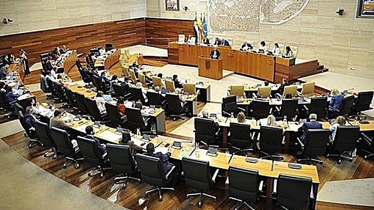 La vivienda, la sostenibilidad del SES y la industrialización de Campo Arañuelo a debate este jueves en la Asamblea