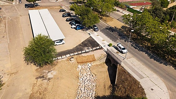 Vista aérea del colector de la Universidad en Cáceres.