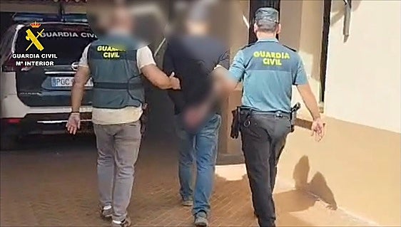 Detenido un hombre en Zorita por el robo de una cadena de oro a una mujer