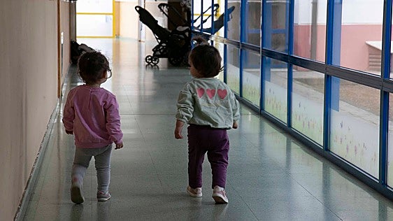 La Junta convoca las ayudas de conciliación de 200 euros y las amplía a menores de 1 año